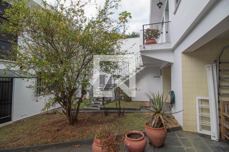 Casa à venda com 440m², 5 quartos e 8 vagasQuintal