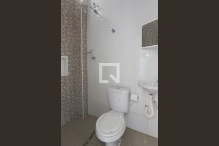 Banheiro de casa para alugar com 2 quartos, 40m² em Parque Paineiras, São Paulo