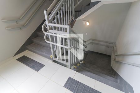 Apartamento à venda com 44m², 2 quartos e 1 vaga Apartamento à venda com 44m², 2 quartos e 1 vagaEscada