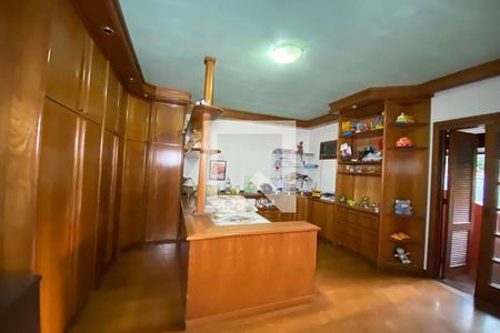 Casa à venda com 411m², 4 quartos e 3 vagasSuíte 4