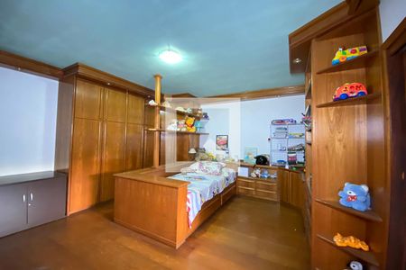 Casa à venda com 411m², 4 quartos e 3 vagasSuíte 4