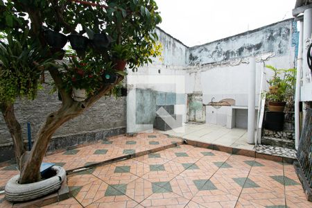 Casa à venda com 270m², 2 quartos e 3 vagasQuintal - Fundos