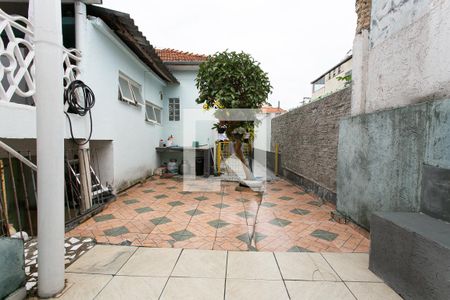 Casa à venda com 270m², 2 quartos e 3 vagasQuintal - Fundos