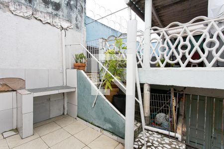 Casa à venda com 270m², 2 quartos e 3 vagasQuintal - Fundos
