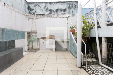 Casa à venda com 270m², 2 quartos e 3 vagasQuintal - Fundos