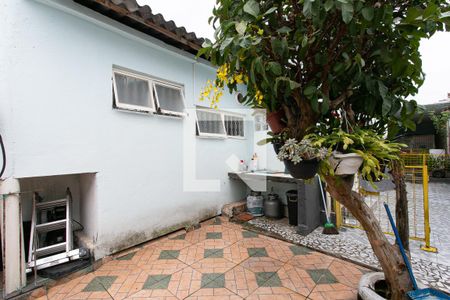 Casa à venda com 270m², 2 quartos e 3 vagasQuintal - Fundos