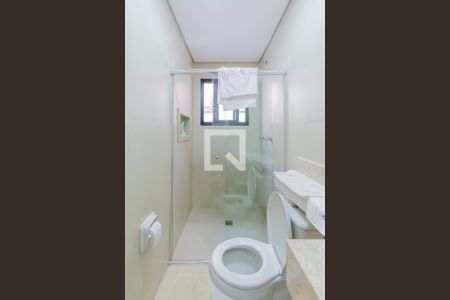 Casa de condomínio para alugar com 350m², 4 quartos e 4 vagasBanheiro da Suíte 2