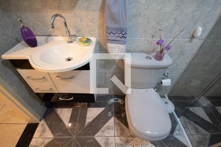 Casa para alugar com 220m², 4 quartos e 1 vaga Casa para alugar com 220m², 4 quartos e 1 vagaBanheiro Corredor