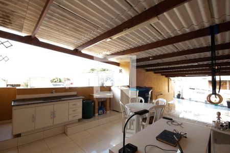 Casa para alugar com 220m², 4 quartos e 1 vaga Casa para alugar com 220m², 4 quartos e 1 vagaTerraço e Área de Serviço