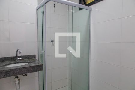 Banheiro de kitnet/studio para alugar com 1 quarto, 28m² em Vila Carrão, São Paulo