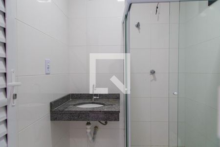 Banheiro de kitnet/studio para alugar com 1 quarto, 28m² em Vila Carrão, São Paulo