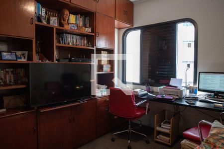 Apartamento à venda com 187m², 4 quartos e 2 vagasQuarto 2