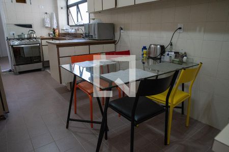 Apartamento à venda com 187m², 4 quartos e 2 vagasCozinha