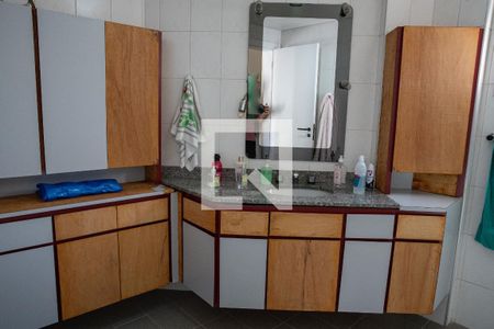 Apartamento à venda com 187m², 4 quartos e 2 vagasBanheiro do Quarto 3