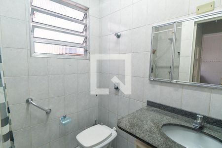 Banheiro de casa para alugar com 1 quarto, 54m² em Jardim Oriental, São Paulo