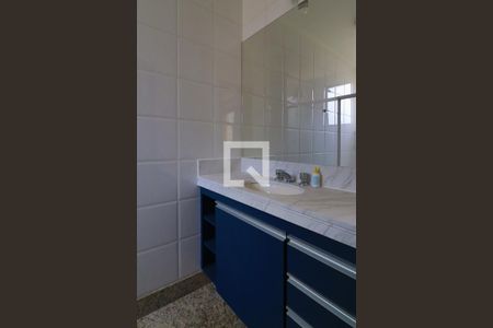 Apartamento à venda com 240m², 4 quartos e 4 vagasBanheiro da Suíte 2