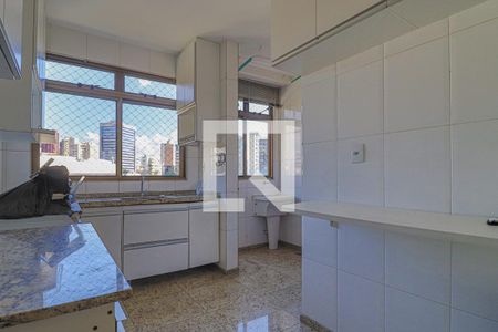 Apartamento à venda com 240m², 4 quartos e 4 vagasCozinha