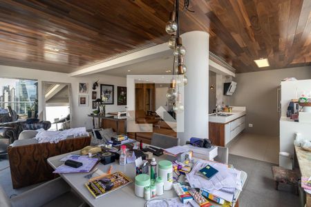 Sala de apartamento à venda com 2 quartos, 150m² em Vila Nova Conceição, São Paulo