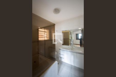 Casa à venda com 260m², 3 quartos e 4 vagasBanheiro Suíte 2