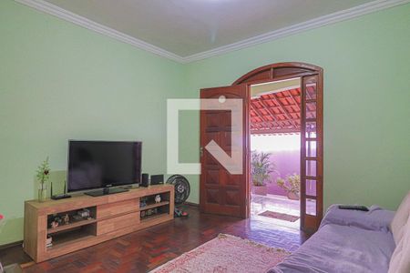 Casa 1 - Sala de casa à venda com 4 quartos, 450m² em Sagrada Família, Belo Horizonte