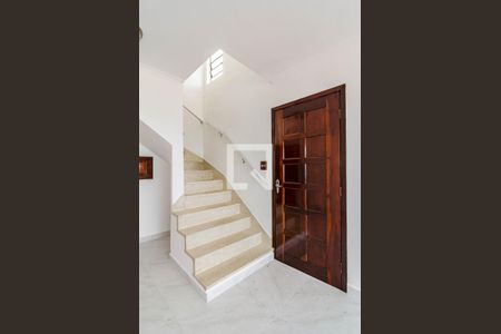 Escada de casa para alugar com 2 quartos, 279m² em Vila Madalena, São Paulo