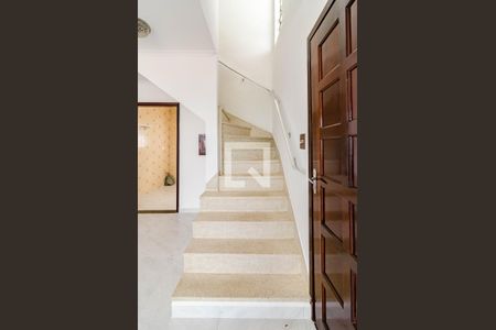 Casa à venda com 279m², 2 quartos e 2 vagasEscada