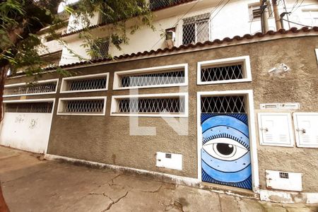 Casa à venda com 96m², 3 quartos e 2 vagasFachada