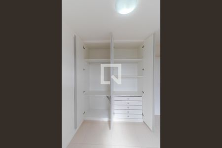 Apartamento para alugar com 44m², 2 quartos e 1 vaga Apartamento para alugar com 44m², 2 quartos e 1 vagaQuarto 01 - Armário