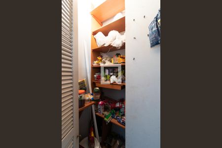 Casa à venda com 417m², 5 quartos e 5 vagasDespensa