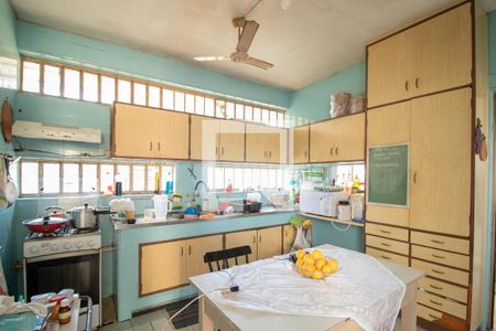 Casa à venda com 417m², 5 quartos e 5 vagasCozinha