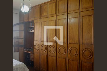 Casa à venda com 496m², 6 quartos e 5 vagas Casa à venda com 496m², 6 quartos e 5 vagasQuarto