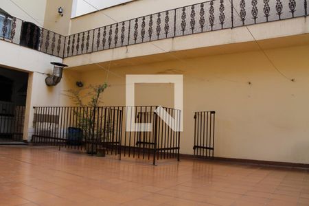Casa à venda com 496m², 6 quartos e 5 vagas Casa à venda com 496m², 6 quartos e 5 vagasQuintal