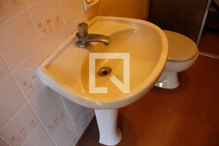 Casa à venda com 496m², 6 quartos e 5 vagas Casa à venda com 496m², 6 quartos e 5 vagasBanheiro 3