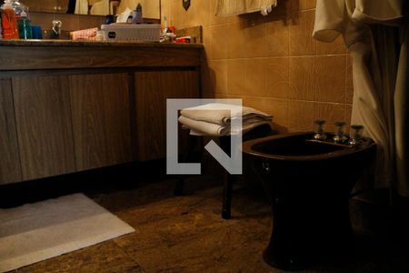 Casa à venda com 496m², 6 quartos e 5 vagas Casa à venda com 496m², 6 quartos e 5 vagasBanheiro da Suíte