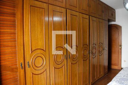 Casa à venda com 496m², 6 quartos e 5 vagas Casa à venda com 496m², 6 quartos e 5 vagasQuarto