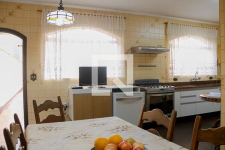 Casa à venda com 496m², 6 quartos e 5 vagas Casa à venda com 496m², 6 quartos e 5 vagasCozinha