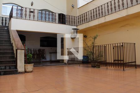 Casa à venda com 496m², 6 quartos e 5 vagas Casa à venda com 496m², 6 quartos e 5 vagasQuintal