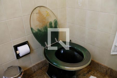 Casa à venda com 496m², 6 quartos e 5 vagas Casa à venda com 496m², 6 quartos e 5 vagasBanheiro 2