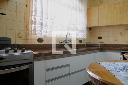 Casa à venda com 496m², 6 quartos e 5 vagas Casa à venda com 496m², 6 quartos e 5 vagasCozinha - Armários