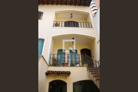 Casa à venda com 496m², 6 quartos e 5 vagas Casa à venda com 496m², 6 quartos e 5 vagasFachada