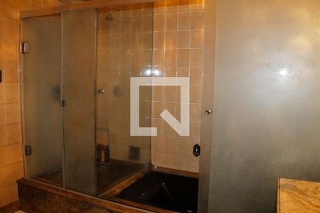 Casa à venda com 496m², 6 quartos e 5 vagas Casa à venda com 496m², 6 quartos e 5 vagasBanheiro da Suíte