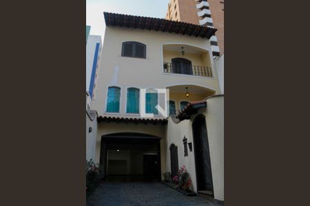 Casa à venda com 496m², 6 quartos e 5 vagas Casa à venda com 496m², 6 quartos e 5 vagasFachada