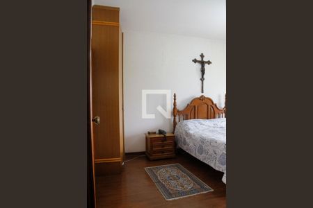Casa à venda com 496m², 6 quartos e 5 vagas Casa à venda com 496m², 6 quartos e 5 vagasQuarto 4