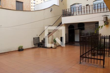 Casa à venda com 496m², 6 quartos e 5 vagas Casa à venda com 496m², 6 quartos e 5 vagasQuintal
