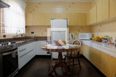 Casa à venda com 496m², 6 quartos e 5 vagas Casa à venda com 496m², 6 quartos e 5 vagasCozinha