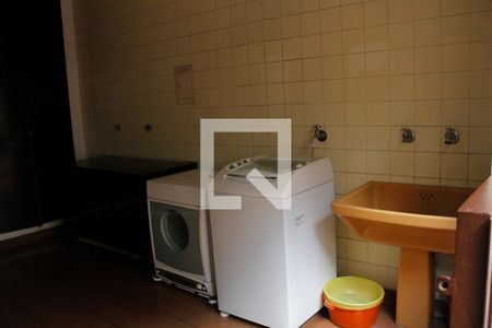 Casa à venda com 496m², 6 quartos e 5 vagas Casa à venda com 496m², 6 quartos e 5 vagasLavanderia