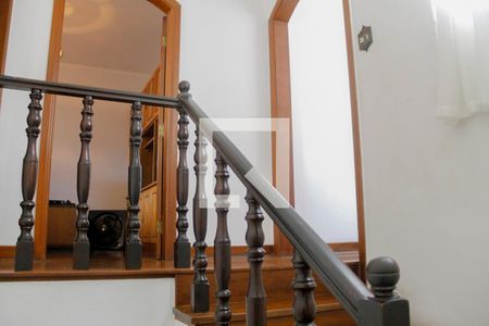 Casa à venda com 496m², 6 quartos e 5 vagas Casa à venda com 496m², 6 quartos e 5 vagasEscada