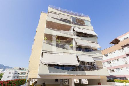Apartamento à venda com 180m², 3 quartos e 2 vagasFachada
