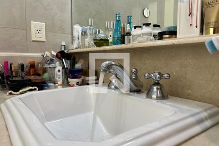 Casa à venda com 500m², 4 quartos e 4 vagasBanheiro - Torneira