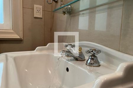 Casa à venda com 500m², 4 quartos e 4 vagasBanheiro - Torneira